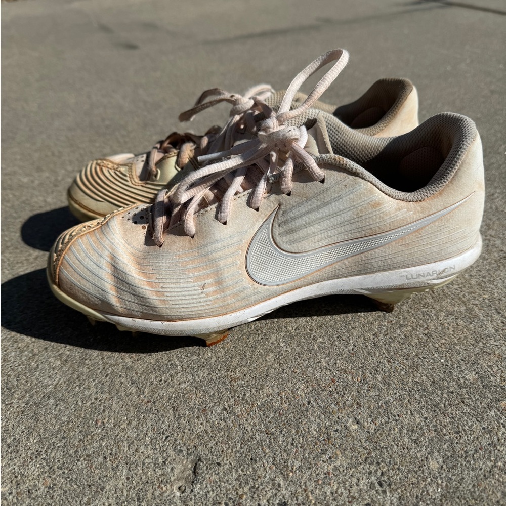 Girls metal cleats 7.5